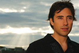 Desyn Masiello til landsins á vegum Flex Music 01des