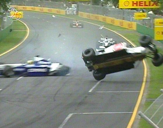 Melbourne 2001 - aftanákeyrsla J. Villeneuve á R. Schumacher