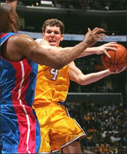 Lakers menn jafna --- Kobe Hetja