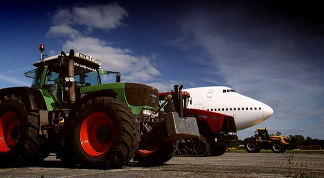 Jeremy úr Top Gear dregur flugvél..