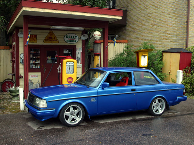 Vígalegur Volvo 240