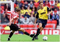 Tony Adams svo sannarlega sjónarsviptir.........