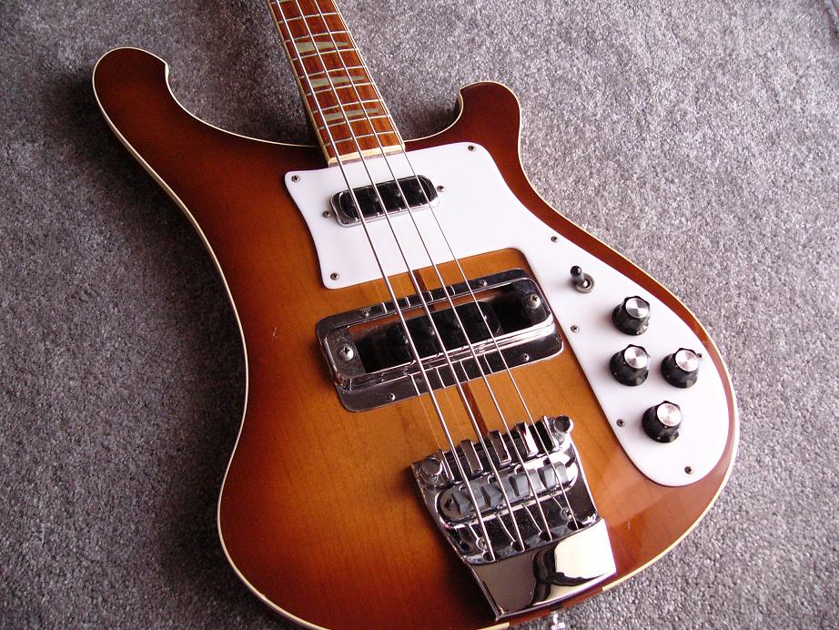Sunburst Rickenbacker 4001 bassi.