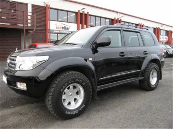 toyota land cruiser 200