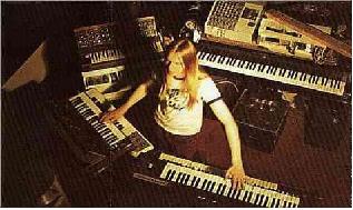 Leitin að synthesizer (hljóðgervli)
