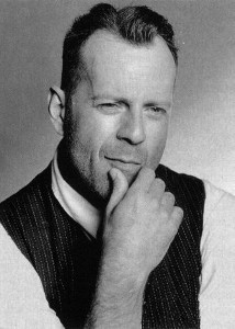 Bruce Willis talar við látinn bróður sinn