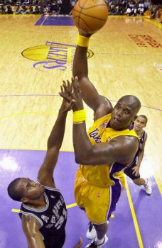 Lakers slóu út Spurs annað árið í röð