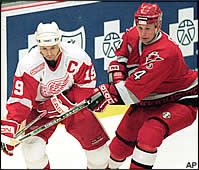 Canes ætla sér að eyðileggja áform Red Wings -2-