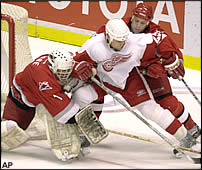Canes ætla sér að eyðileggja áform Red Wings -3-