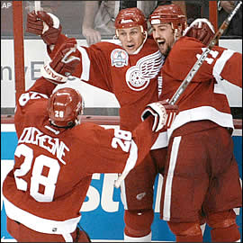 Red Wings sigra Hurricanes eftir 3 framlengingar!!
