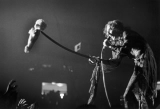 Snoop Dogg Vs. Alice Cooper