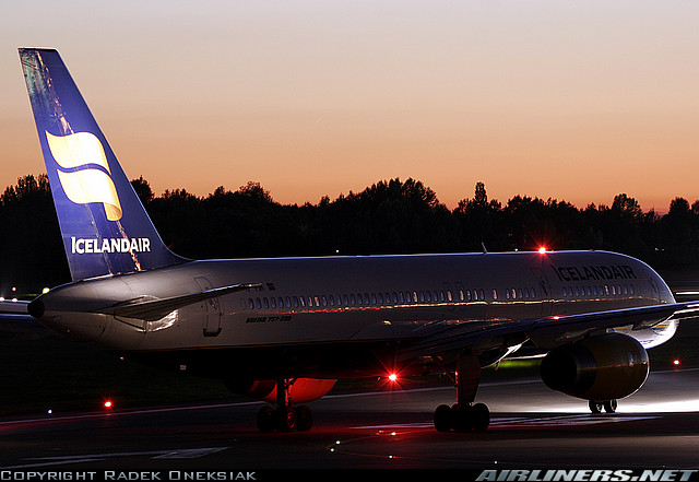 IcelandAir Boeing 757-208