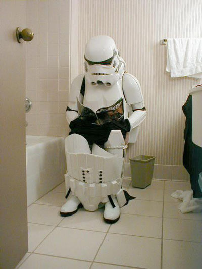 hahaha Storm Trooper á klóinu :D