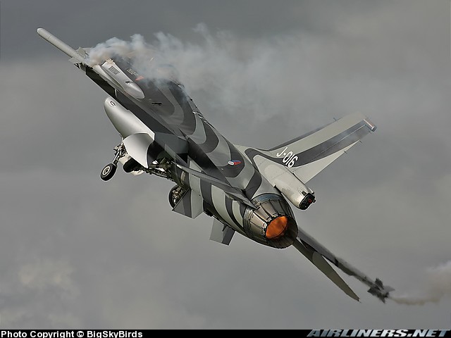 F-16... Fighting Falcon