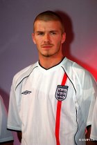 Beckham heldur fyrirliðabandinu.