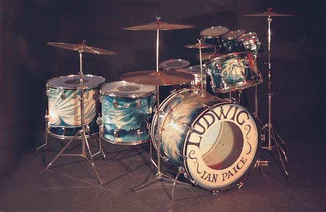 Gamalt trommusett sem Ian Paice átti