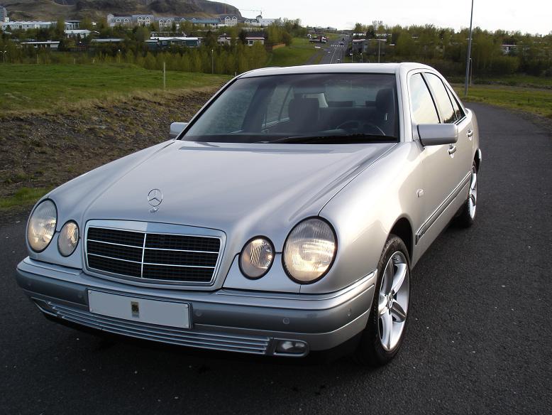 Mercedes Benz E320 4matic