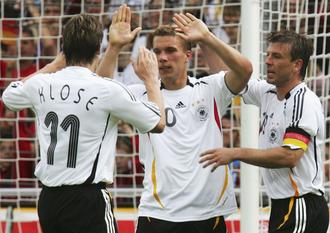 Klose fagnar.