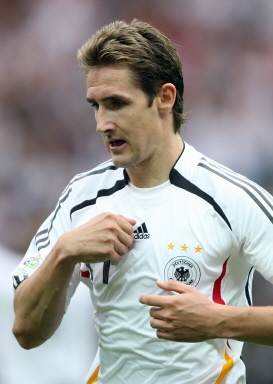 Miroslav Klose jafnar gegn Argentínu!