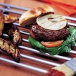 Alvöru grillborgari með kartöflubátum