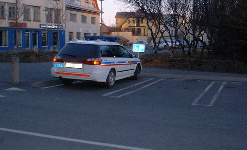 Ólöglega lagt